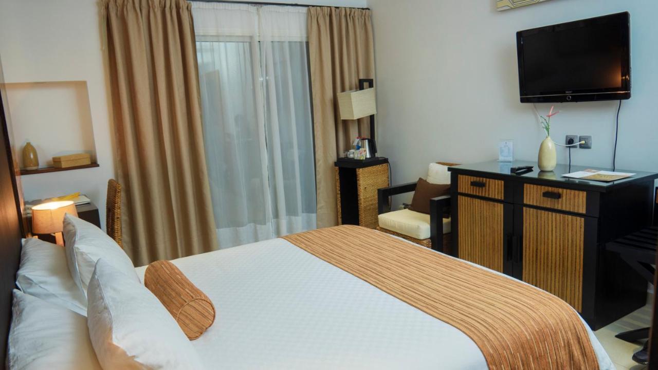 Calypso Hotel Туамасина Экстерьер фото