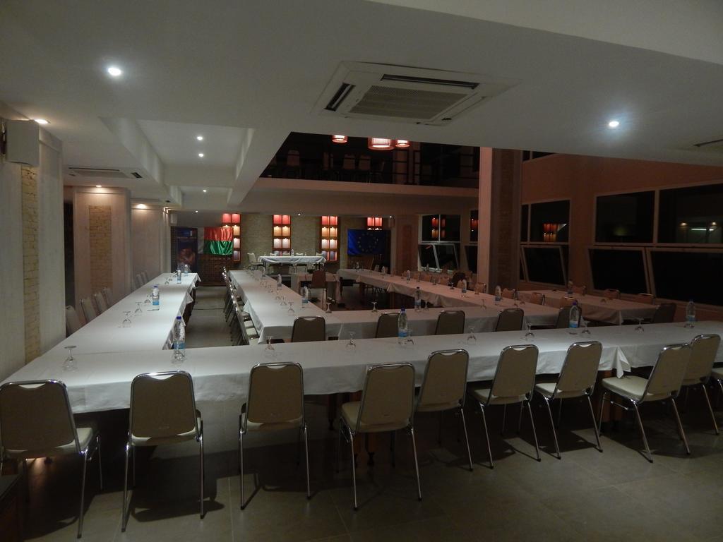 Calypso Hotel Туамасина Экстерьер фото