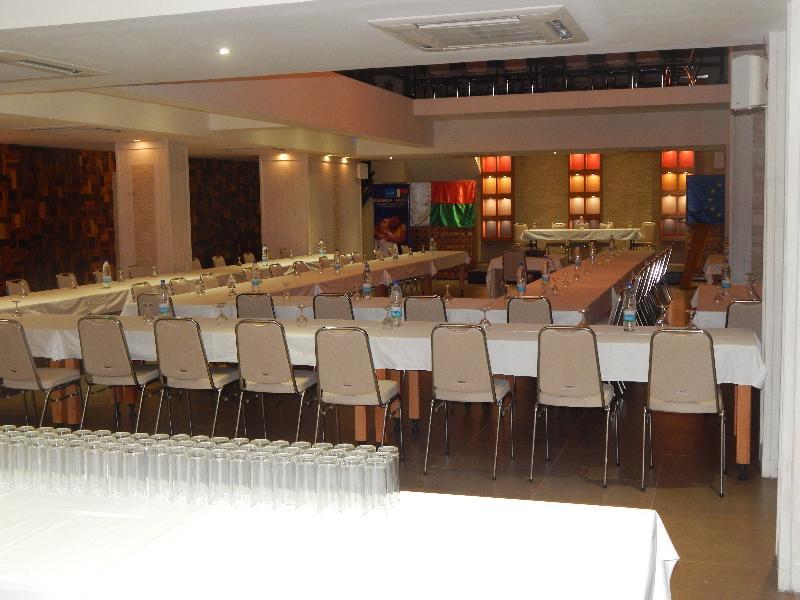 Calypso Hotel Туамасина Экстерьер фото